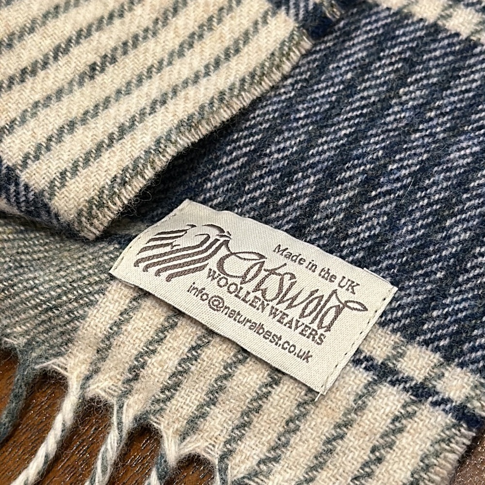 Plaid wool scarf - Picture 2 of 3
